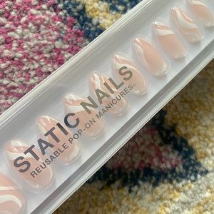 Static Nails